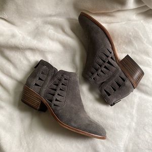 Vince Camuto Peera cutout bootie. Gray women size 7